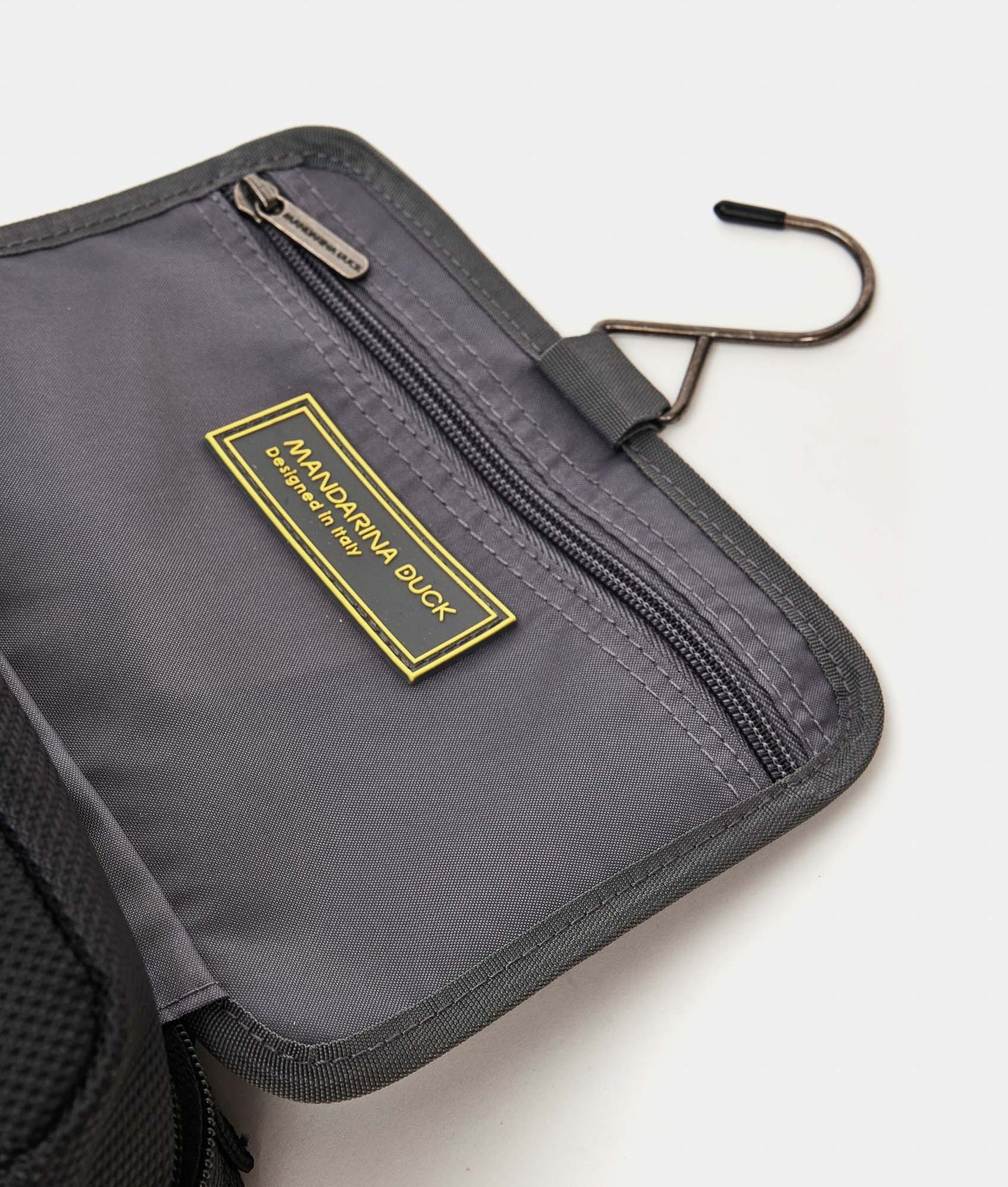 Zephyr Necessaire